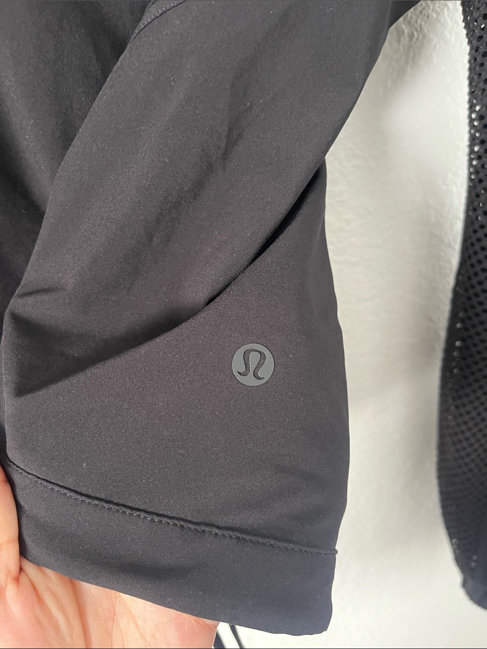 Lululemon Catch a Breeze Pullover Black Size 6 - Picture 3 of 4
